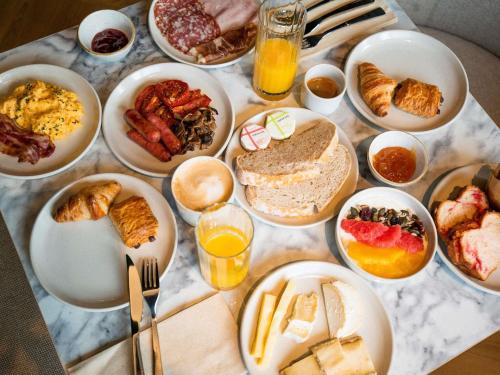 Comida en o cerca de este hotel