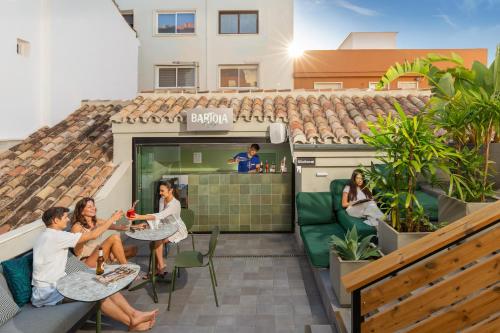 Coeo Hernan Ruiz Rooftop Pool Hostel photo 48