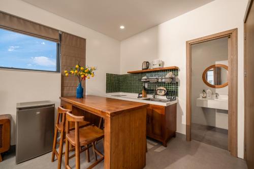 Kuchyň nebo kuchyňský kout v ubytování MH Boutique Villa An Bàng