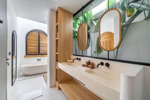 Koupelna v ubytování New 1BR Pool Villa Walk to Nyang Nyang Beach