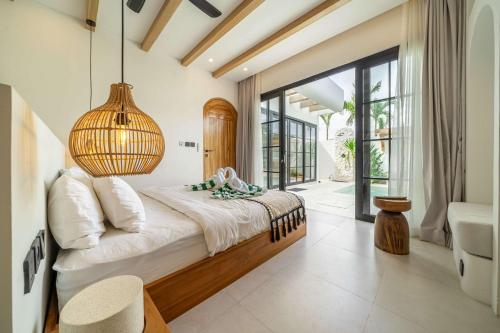 Postel nebo postele na pokoji v ubytování New 1BR Pool Villa Walk to Nyang Nyang Beach