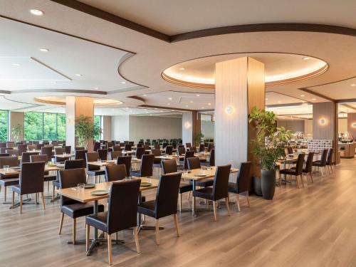 Restaurace v ubytování Mercure Toyama Tonami Resort & Spa