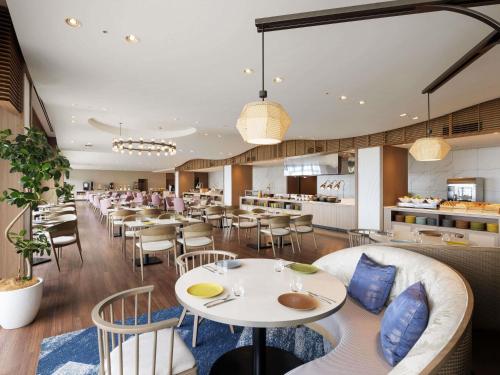 الطعام في الفندق أو بالجوار