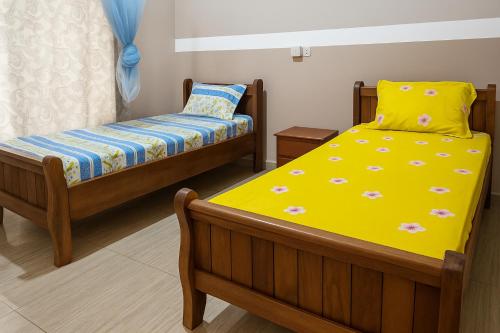 Una cama o camas en una habitación de Ste Raphaelle Guest House