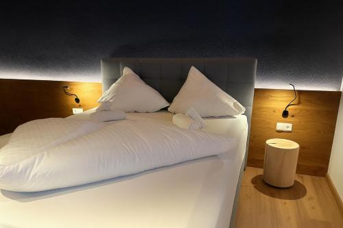 Postel nebo postele na pokoji v ubytování GLETSCHERBLICKSTUBE - AlpenLuxus Collection