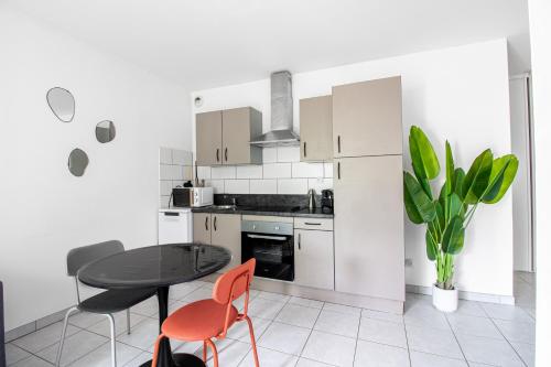 Kuchyň nebo kuchyňský kout v ubytování Sweet-Leaf Calme, proche Luxembourg