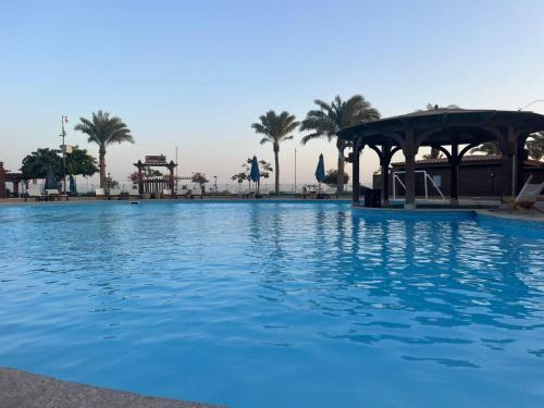Πισίνα στο ή κοντά στο La Cabana Beach Hotel Ain Sokhna