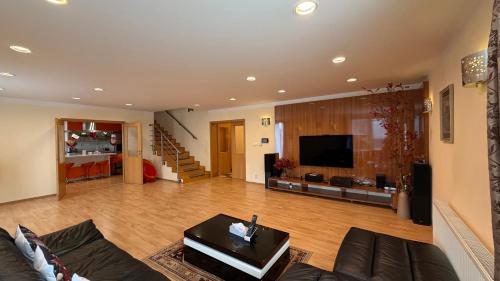 TV a/nebo společenská místnost v ubytování Sabina house