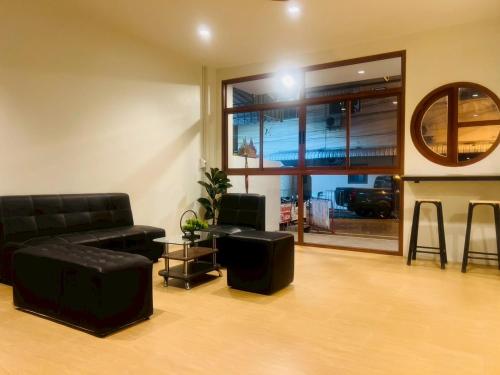 Χώρος καθιστικού στο The Sense