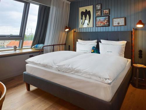 25hours Hotel Paper Island — Bedroom