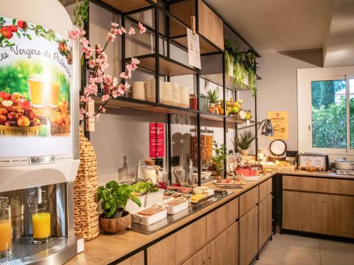 Jídlo v hotelu nebo okolí