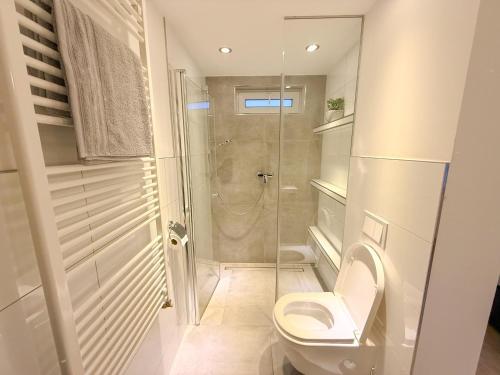 Vannituba majutusasutuses Modernes Haus direkt am Rhein