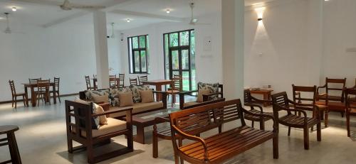 En restaurant eller et andet spisested på Green Serene Villa