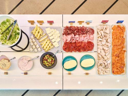 Jídlo v hotelu nebo okolí