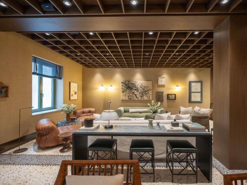 Athens Capital Suites-MGallery Collectionにあるシーティングエリア