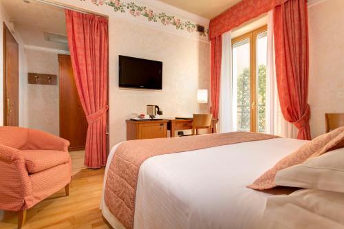 Postel nebo postele na pokoji v ubytování Hotel Firenze