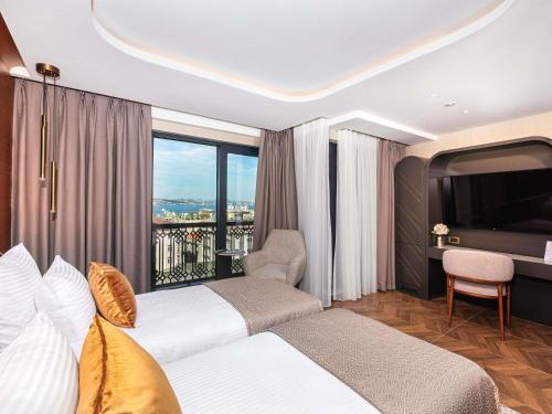 Postel nebo postele na pokoji v ubytování Levni Istanbul Hotel Handwritten Collection by ACCOR