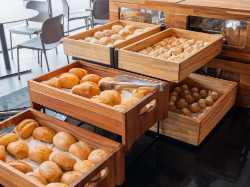 Comida en o cerca de este hotel