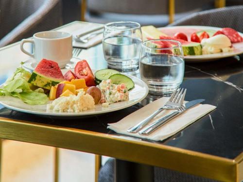 Makanan di atau berdekatan hotel