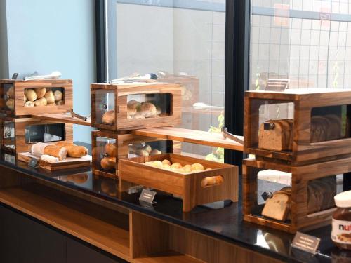 a display case with many different types of bread at ibis Tangará Da Serra in Tangara da Serra