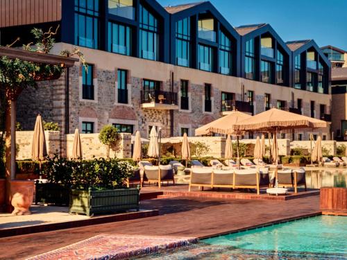 Bazén v ubytování Aliée Istanbul - A Paris Society Collection Hotel nebo v jeho okolí