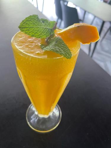 Nápoje v ubytování Sinharaja Eliphinity Hotel and Restaurant