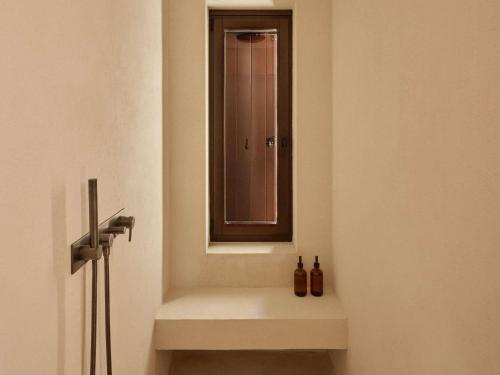 Ένα μπάνιο στο Luura Paros Cliff Adults only 16 plus