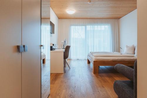 Ένα ή περισσότερα κρεβάτια σε δωμάτιο στο Gästehaus Gritsch