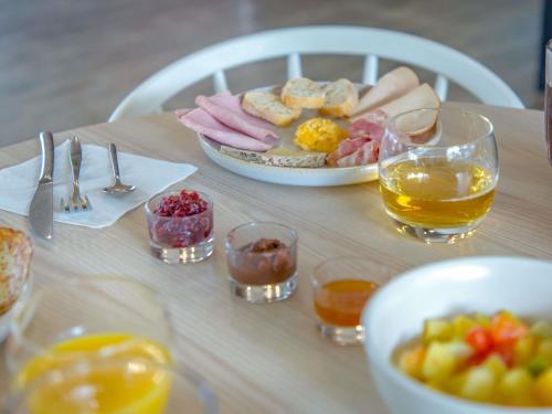 Jídlo v hotelu nebo okolí