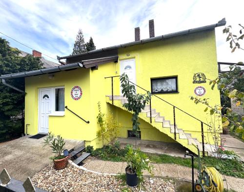 Το κτήριο όπου στεγάζεται  ο ξενώνας