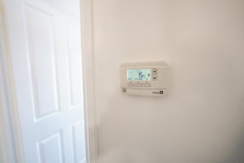 Modern 2BR Home Free Parking, Garden & WiFi photo 23