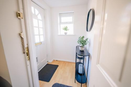Modern 2BR Home Free Parking, Garden & WiFi photo 24