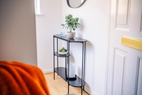 Modern 2BR Home Free Parking, Garden & WiFi photo 15