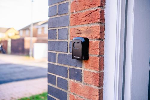 Modern 2BR Home Free Parking, Garden & WiFi photo 22