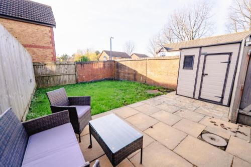 Modern 2BR Home Free Parking, Garden & WiFi photo 25