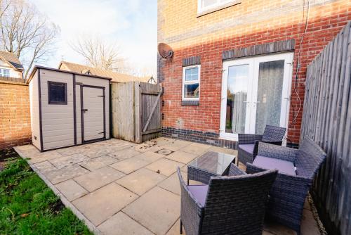Modern 2BR Home Free Parking, Garden & WiFi photo 26