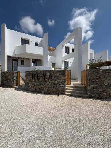 REYA suites