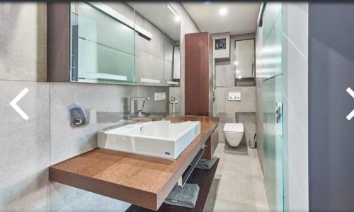 a bathroom with a sink and a toilet at Speyer Ferienwohnung Apartment 5 in Speyer