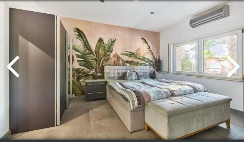 a bedroom with a bed and a large window at Speyer Ferienwohnung Apartment 5 in Speyer