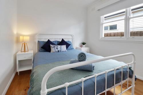 En eller flere senge i et værelse på Cosy Church St