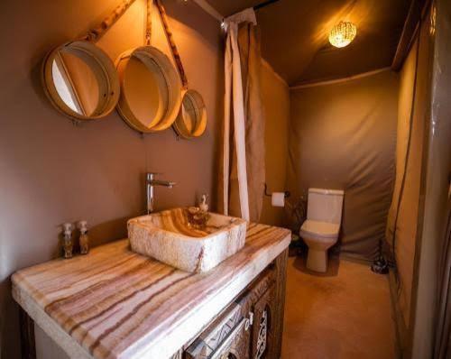 Ένα μπάνιο στο Tamlalt luxury camp merzoug