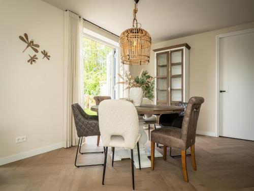 Φωτογραφία από το άλμπουμ του Pretty Holiday Home in De Koog Texel with Garden σε Westermient