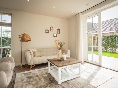 Χώρος καθιστικού στο Pretty Holiday Home in De Koog Texel with Garden