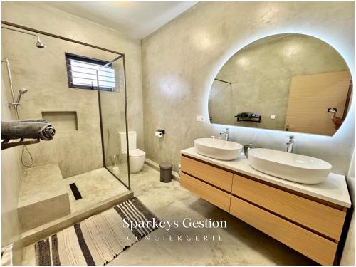 a bathroom with two sinks and a large mirror at SG19 Villa Serenity Lux in Calodyne