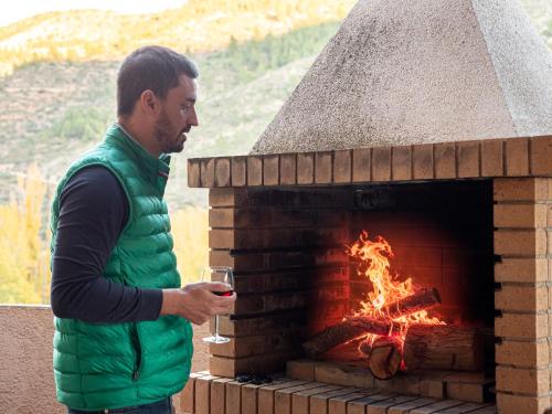 Hosté ubytování Casa de montaña en Casas Bajas con chimenea barbacoa y vistas al valle