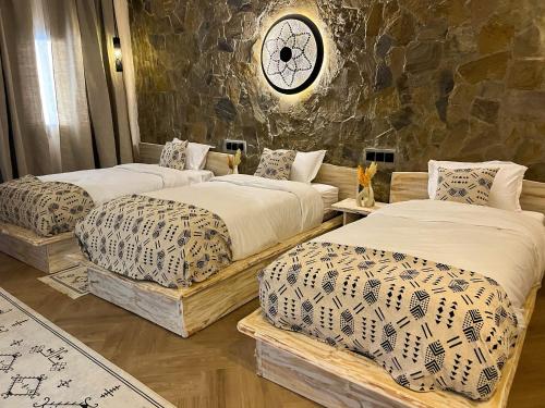 Ένα ή περισσότερα κρεβάτια σε δωμάτιο στο Nasser Palace Suites & Spa