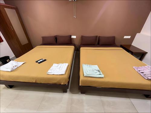 Giường trong phòng chung tại Sunshine Hospitality