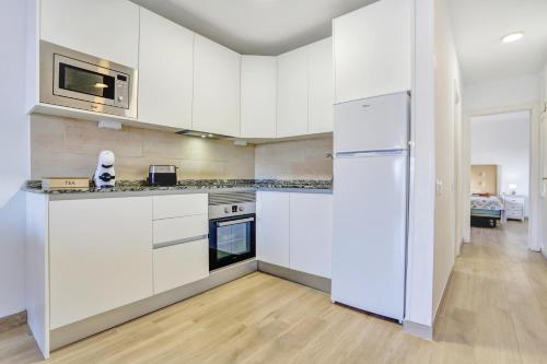 Køkken eller tekøkken på ATLANTIC BREEZE, Bright Big Terrace, Pool, Wifi