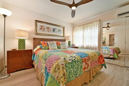 Ένα ή περισσότερα κρεβάτια σε δωμάτιο στο Napili Point B5 · NP B5 OceanFront Condo w Ocean Views AC Pool