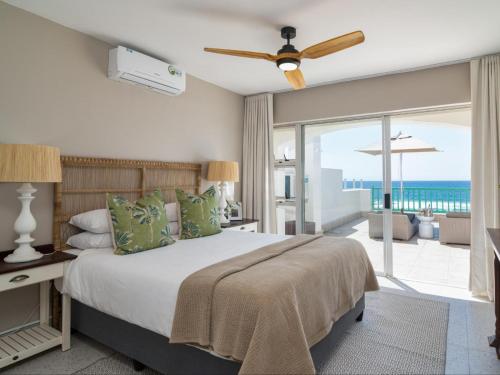 Ένα ή περισσότερα κρεβάτια σε δωμάτιο στο Skiathos at Beachfront Apartments in Shakas Rock